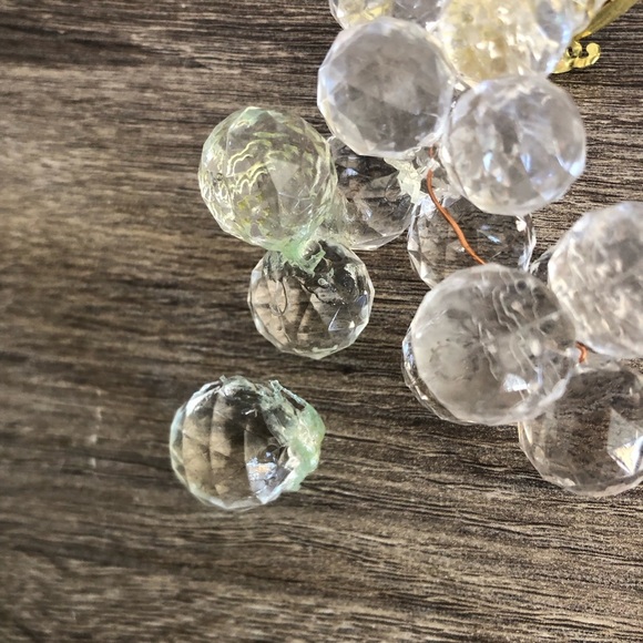 Vtg Acrylic Grape Clusters with Gold Metal Leaves - Picture 10 of 10